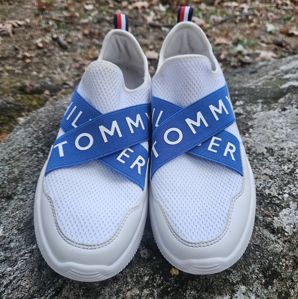 Tommy HILFIGER FINA SNEAKER, WHITE, Womes Size 7.5M, Slip On. Athlesure